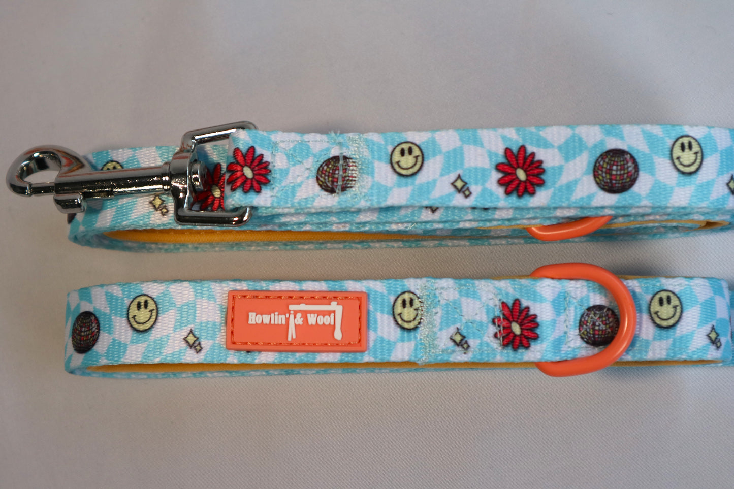 Dog leash set with smiley face and flower pattern